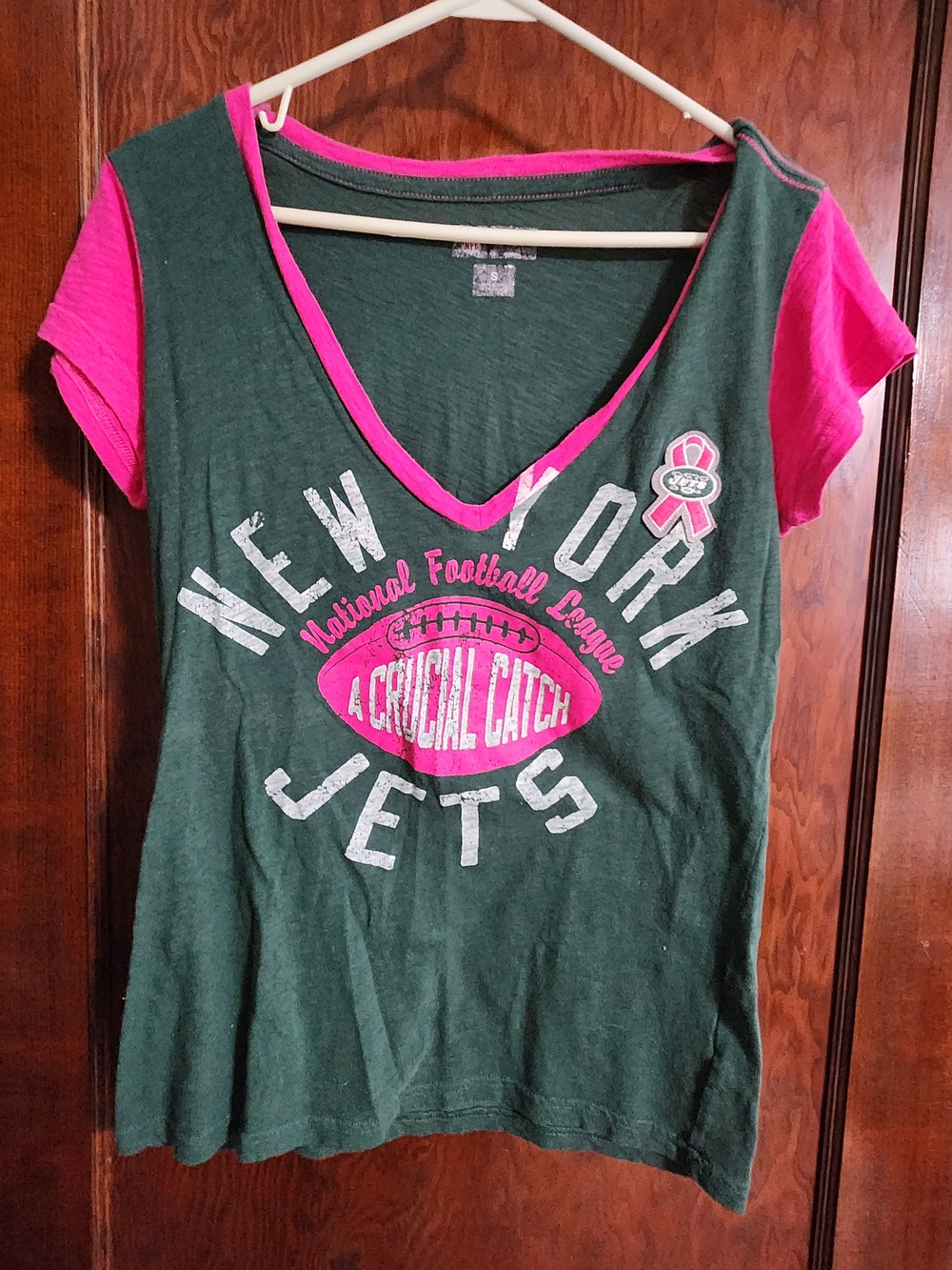 Vintage New York Jets Women's Green and Pink V-Neck Short Sleeve Tee
